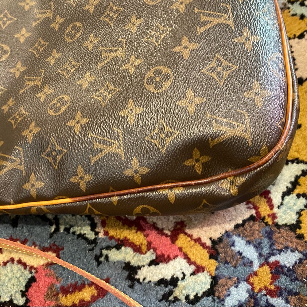 Louis Vuitton Monogrammed Odeon crossbody - Picture 13 of 14